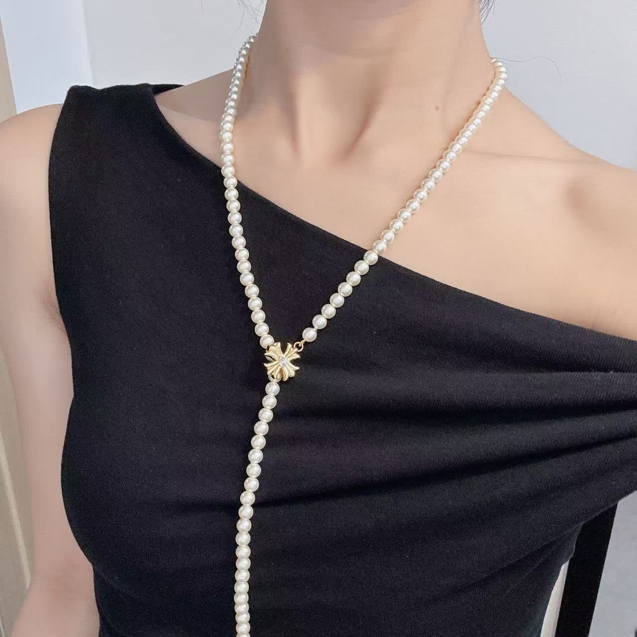 Chrome Hearts Elegant Pearl Necklace with Gold Clasp